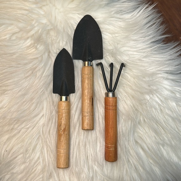 Mini Kid’s 3 Piece Gardening Tools - Great for Fairy Gardens - NWOT - Picture 1 of 3